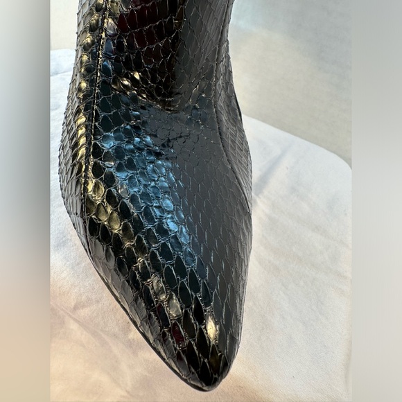 BCBG MAXAZRIA Pointed Toe Heel Ankle Boots AMAZING CONDITION! SEXY,HOLIDAY!HOT🤩 - Picture 4 of 16